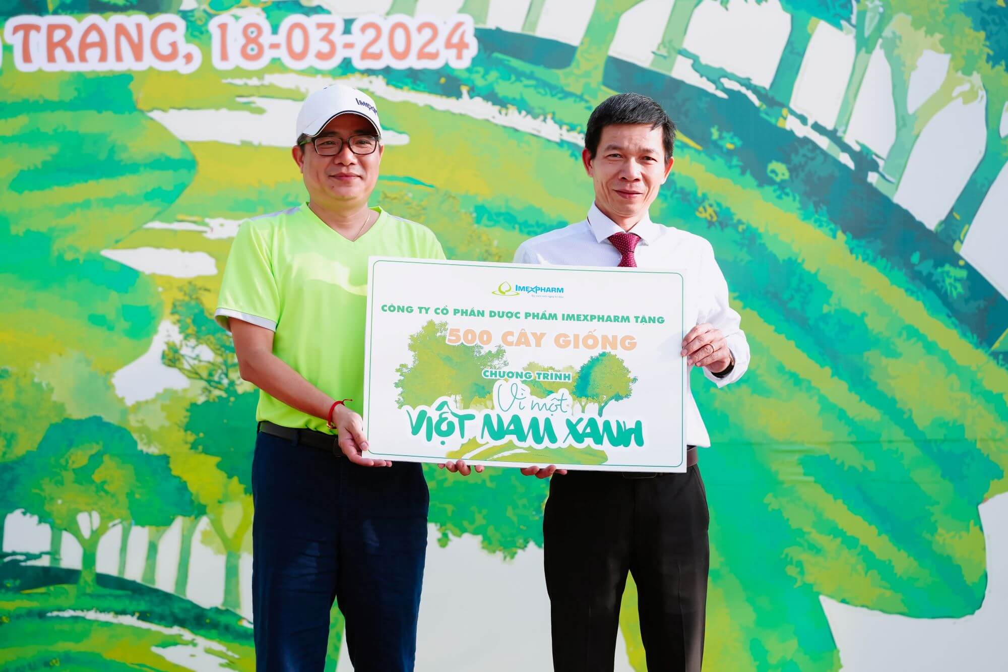 Imexpharm joins hand with Nha Trang city people's committee to protect the environment for a healthier life for every people